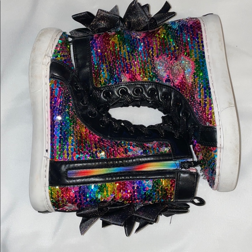 Girls High Top Sneakers w/ bows in the back